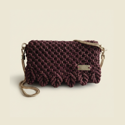 Bolso Destello  · Reflejos de elegancia en macramé con hilo dorado ·