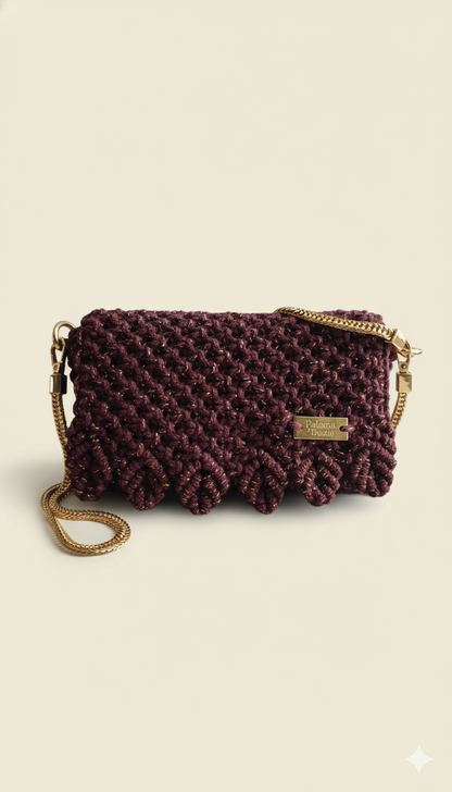 Bolso Destello  · Reflejos de elegancia en macramé con hilo dorado ·