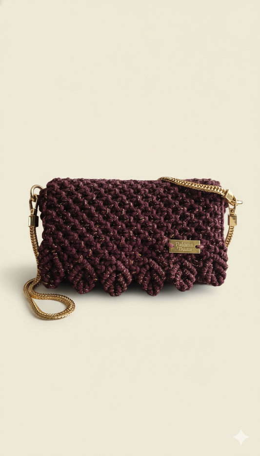 Bolso Destello  · Reflejos de elegancia en macramé con hilo dorado ·