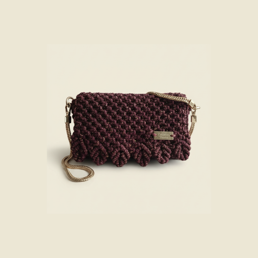 Bolso Destello  · Reflejos de elegancia en macramé con hilo dorado ·