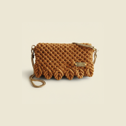 Bolso Destello  · Reflejos de elegancia en macramé con hilo dorado ·