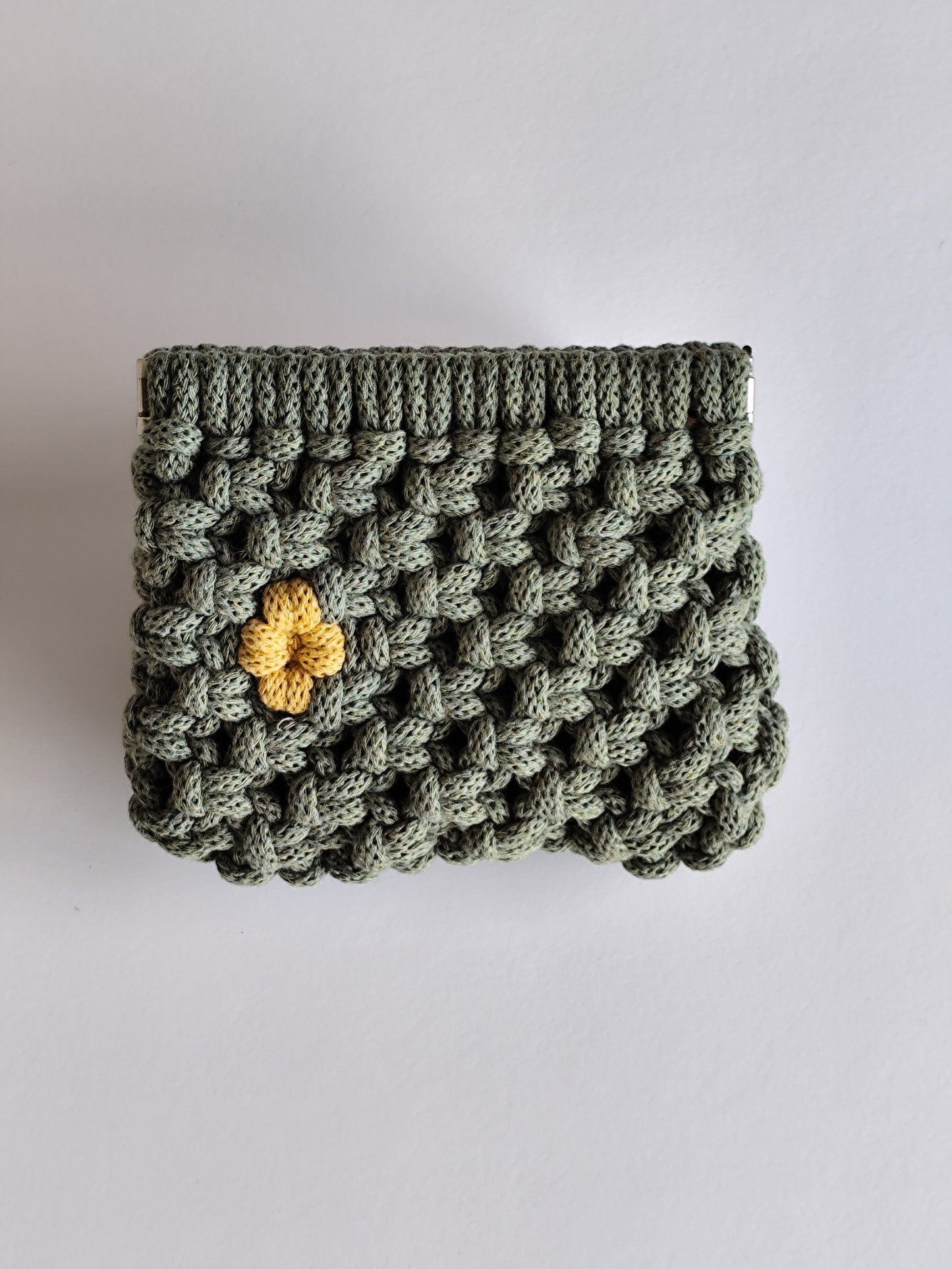 Monedero "Beso de Flor" · Pequeño tesoro artesanal ·