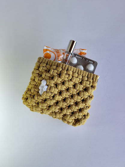 Monedero "Beso de Flor" · Pequeño tesoro artesanal ·