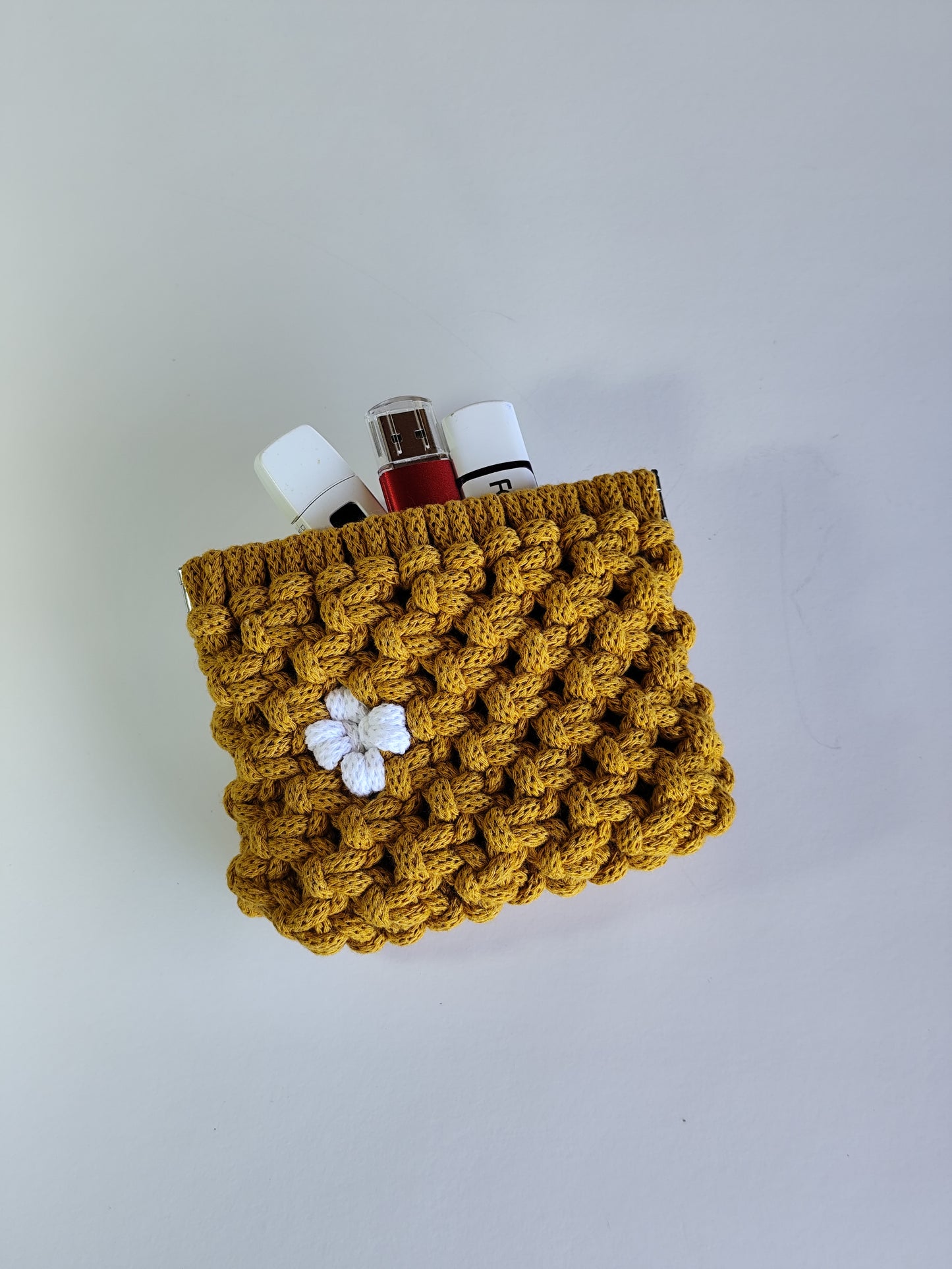 Monedero "Beso de Flor" · Pequeño tesoro artesanal ·