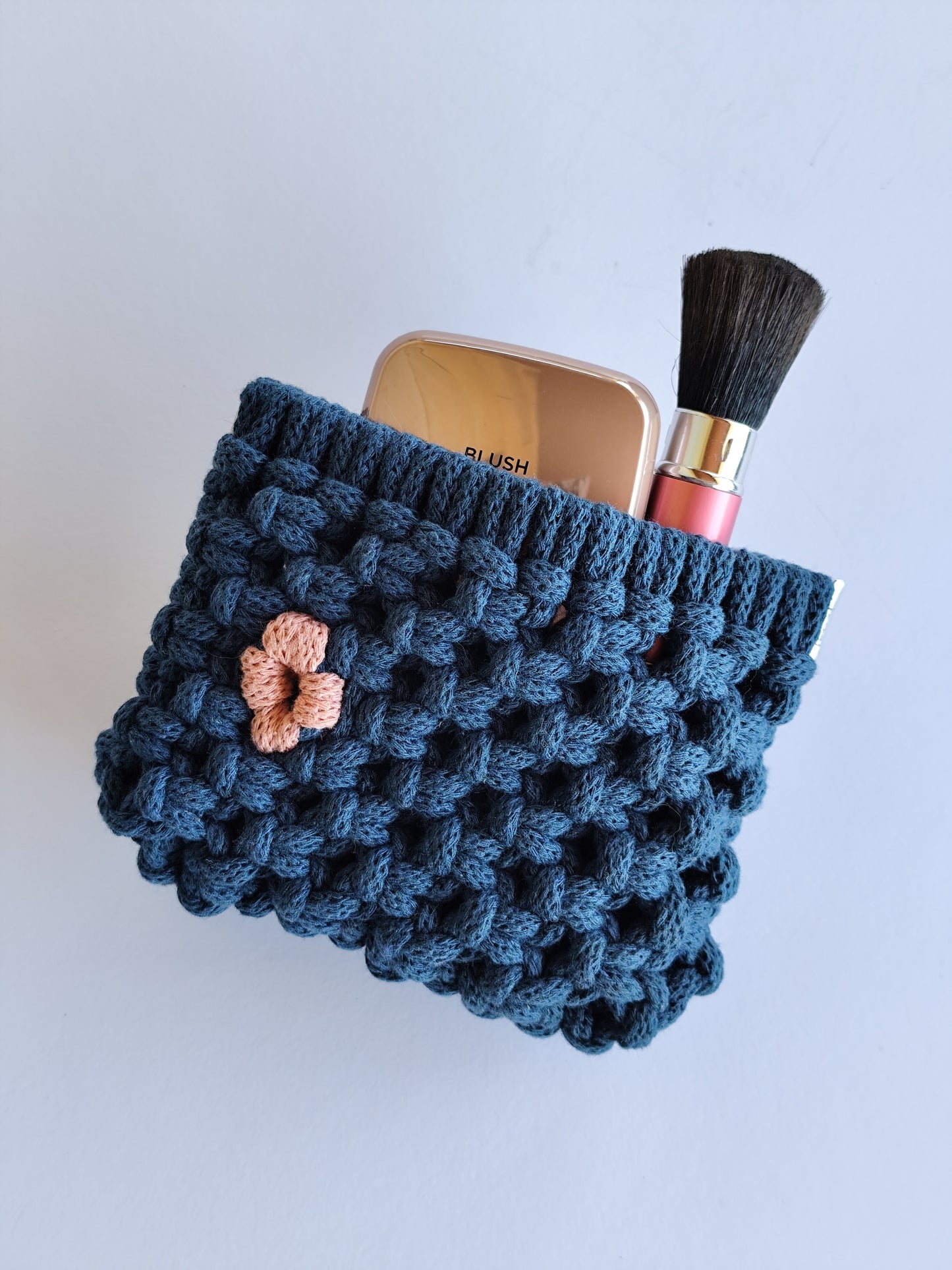 Monedero "Beso de Flor" · Pequeño tesoro artesanal ·